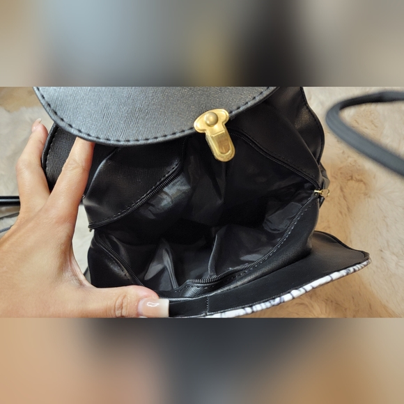 Mickey and Minnie shoulder back - Picture 2 of 5